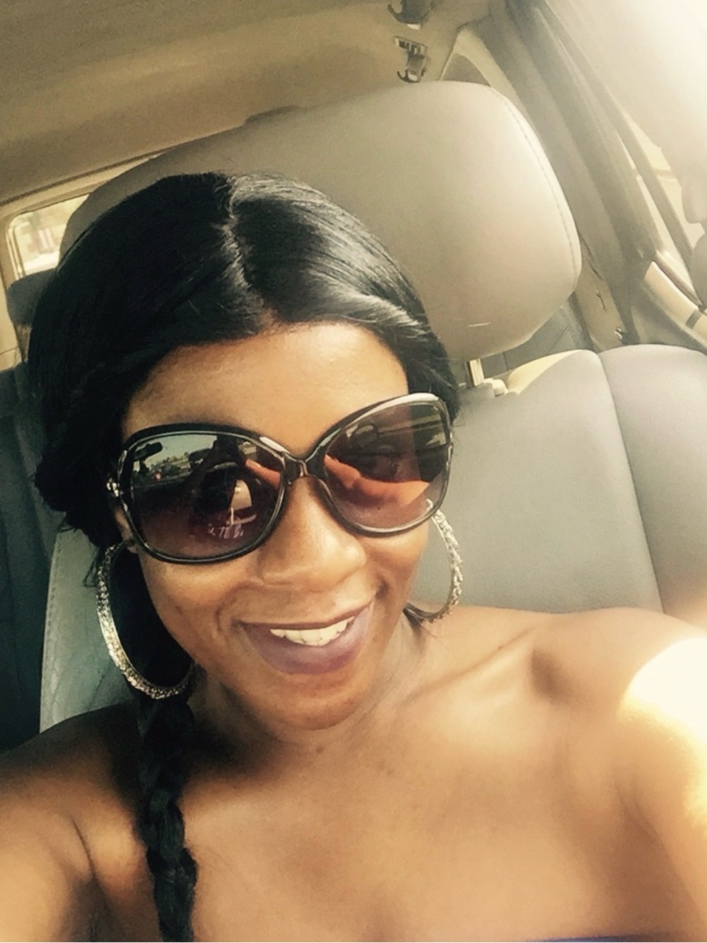Classic Black Oversized Women's Sunglasses - UV Protection - Picture 4 of 4